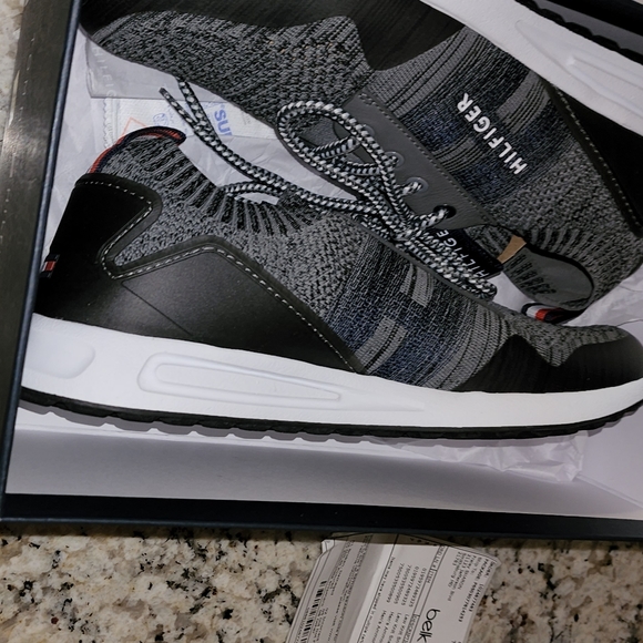 TOMMY HILFIGER NWT MENS DARK GRAY LEW KNIT SNEAKERS - Picture 10 of 10
